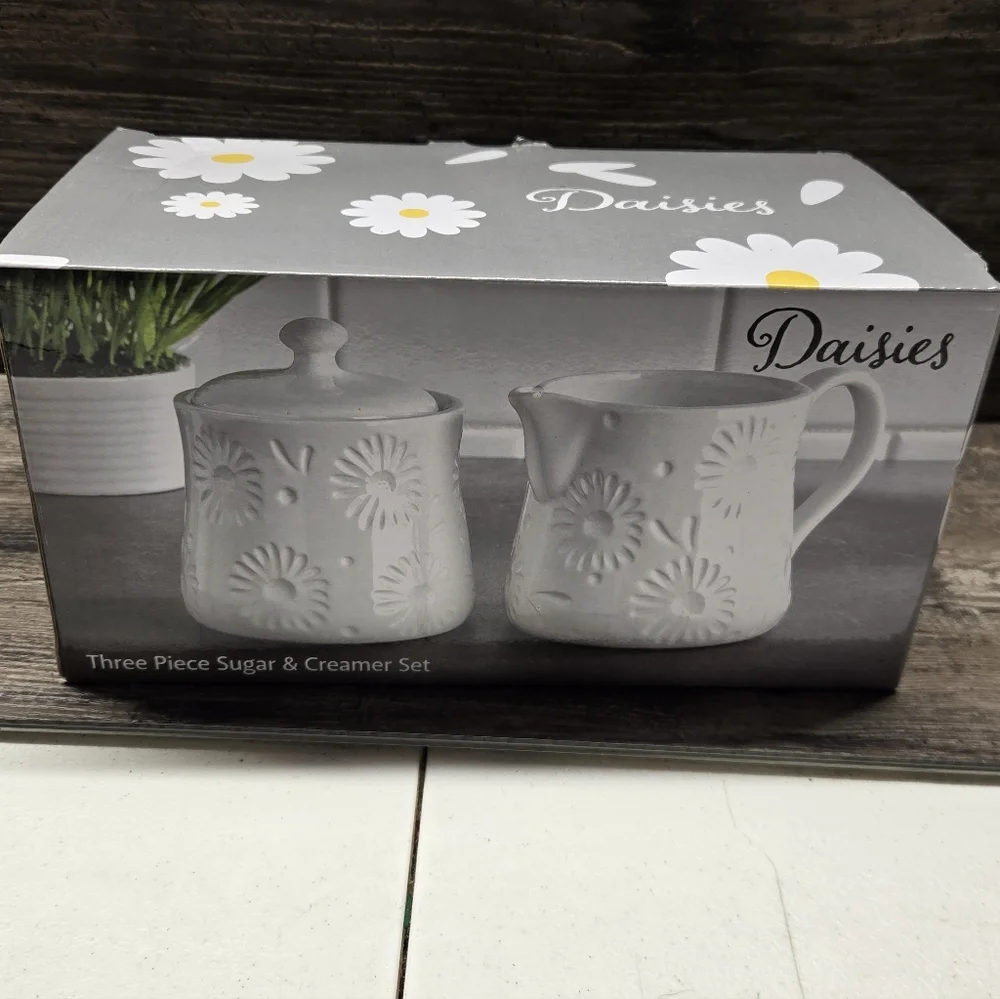 The Spring Shop Daisies Three Piece Sugar&Creamer Set 11 Oz Elegant White New‎